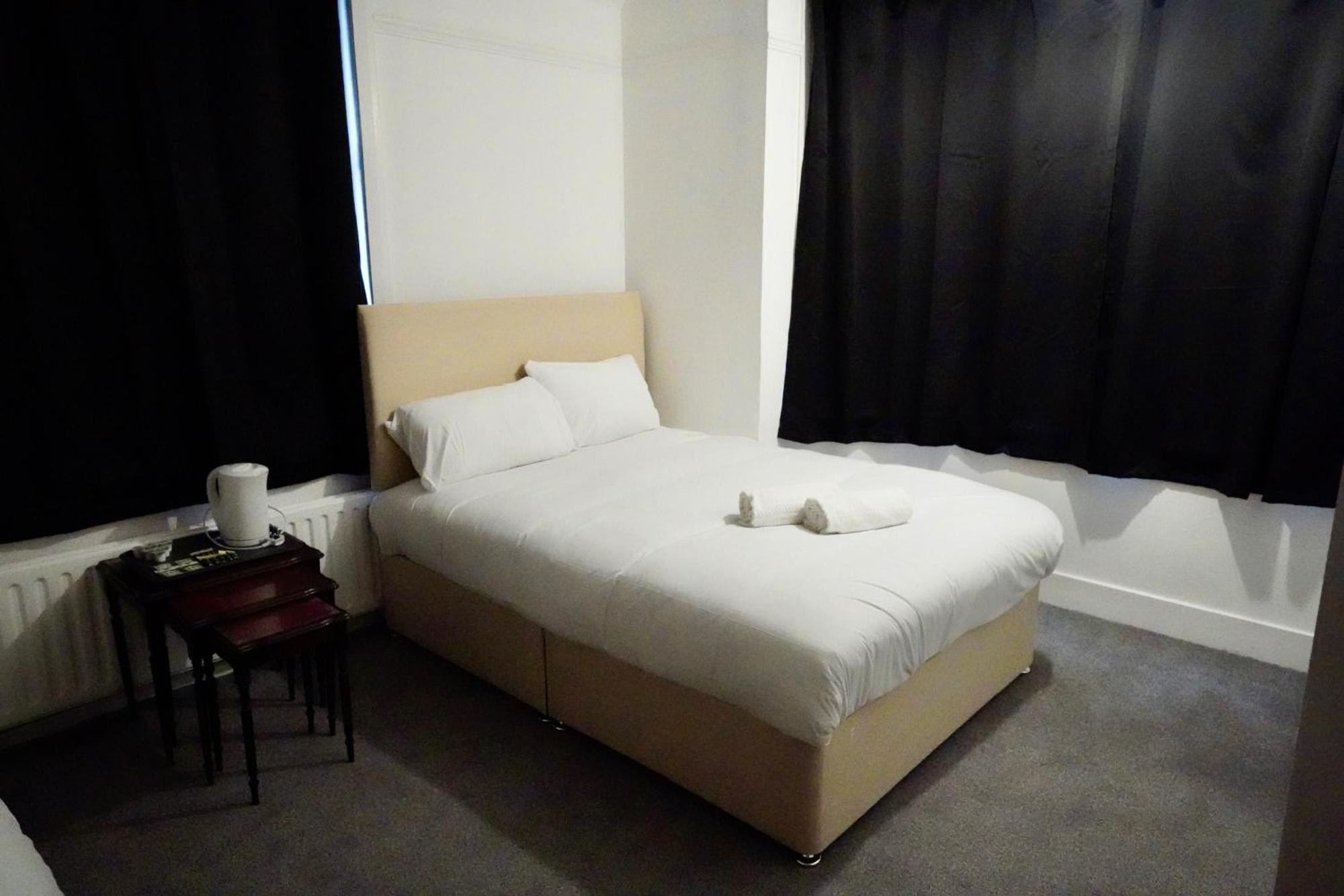 Gatwick Birchwood Lodge With Holiday Parking Horley Ngoại thất bức ảnh