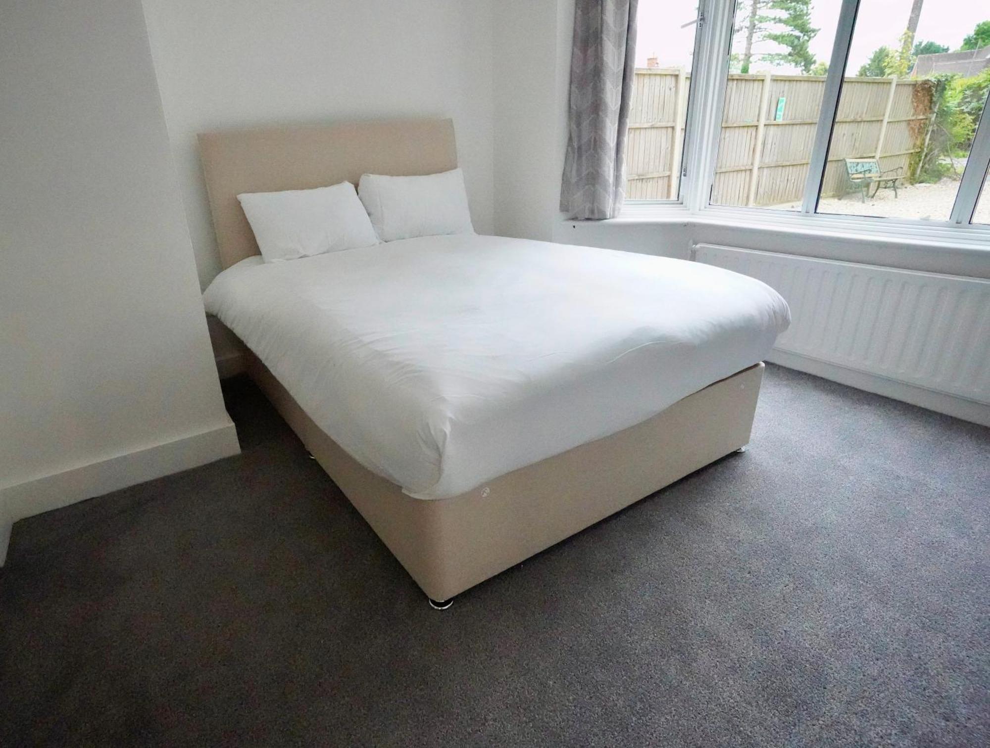 Gatwick Birchwood Lodge With Holiday Parking Horley Ngoại thất bức ảnh