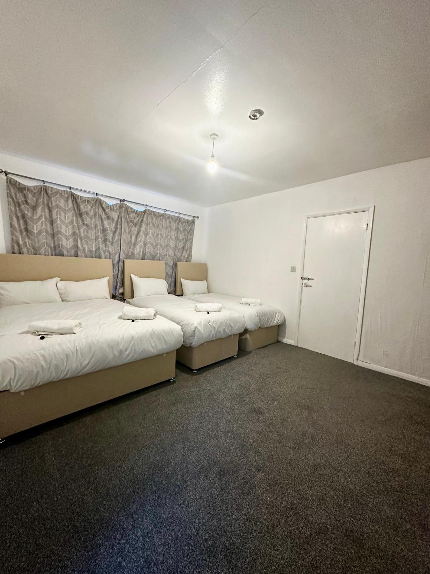Gatwick Birchwood Lodge With Holiday Parking Horley Ngoại thất bức ảnh
