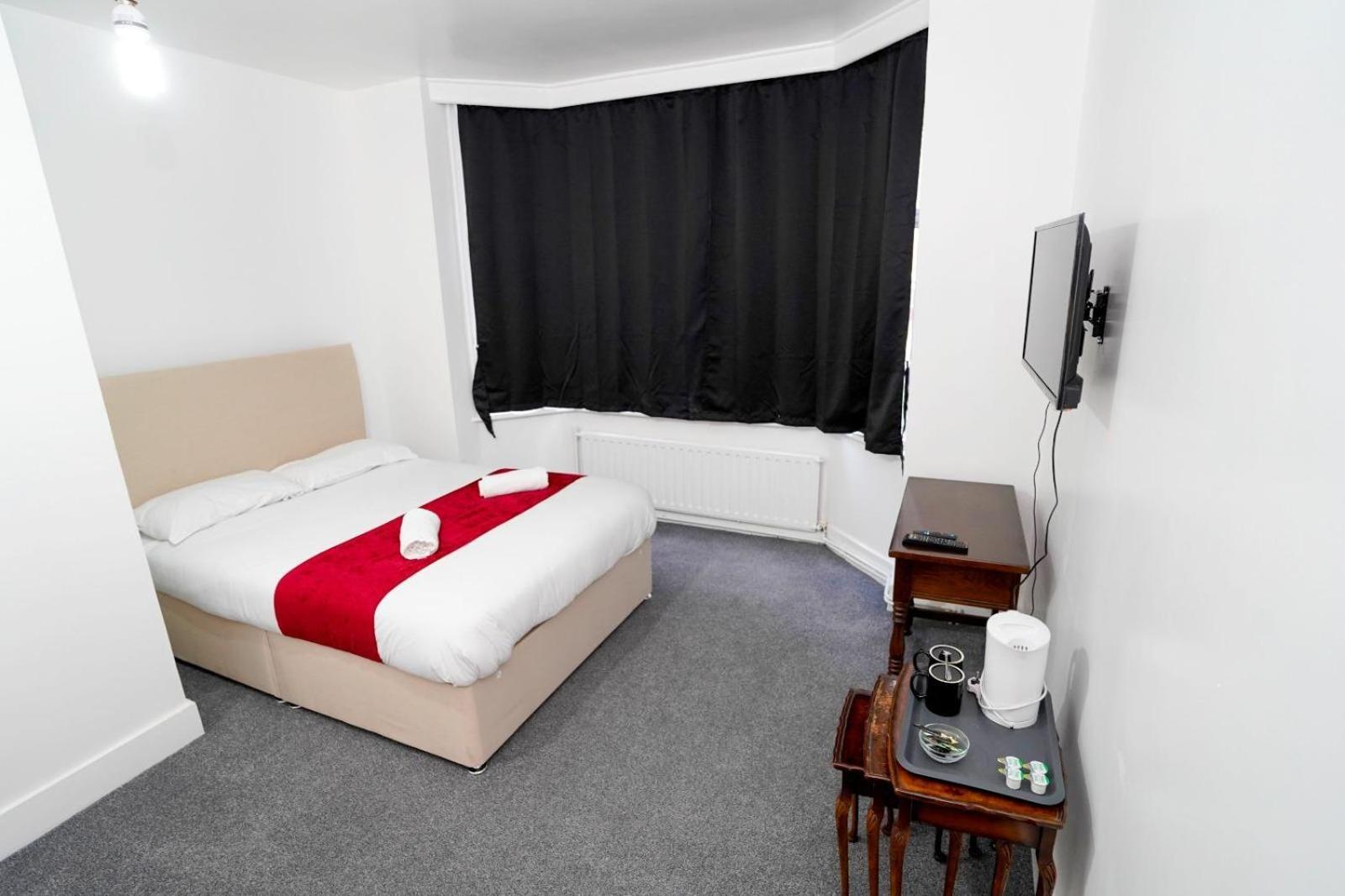 Gatwick Birchwood Lodge With Holiday Parking Horley Ngoại thất bức ảnh