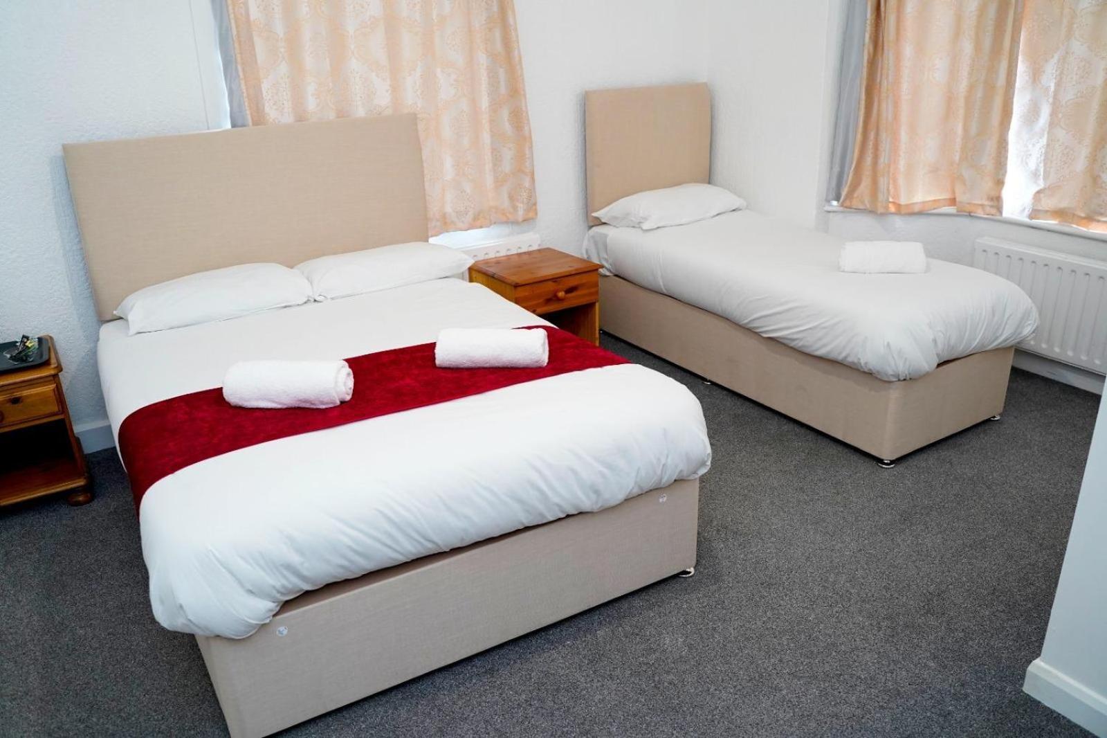 Gatwick Birchwood Lodge With Holiday Parking Horley Ngoại thất bức ảnh