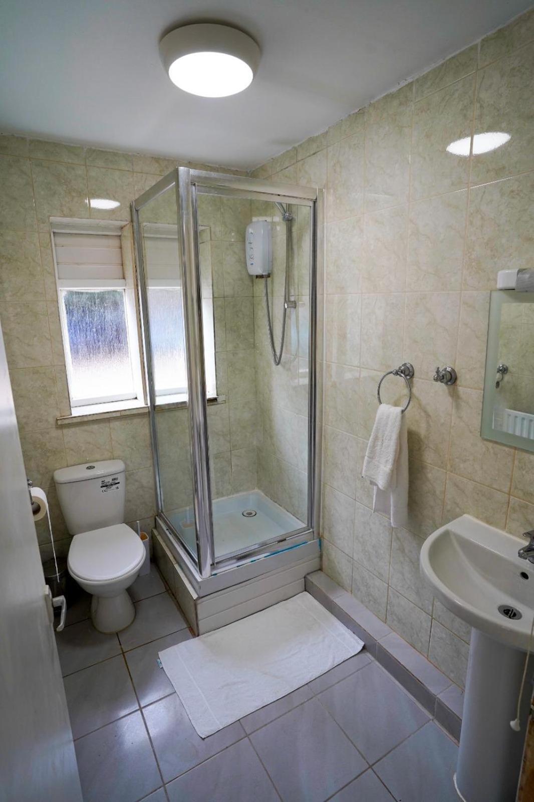 Gatwick Birchwood Lodge With Holiday Parking Horley Ngoại thất bức ảnh